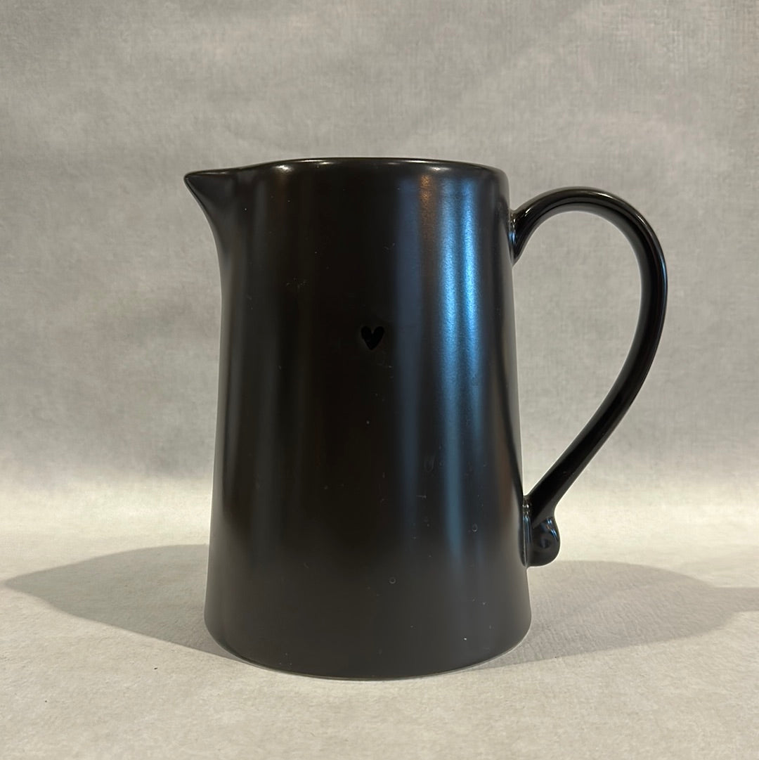 Jug Matt Black Heart In Black