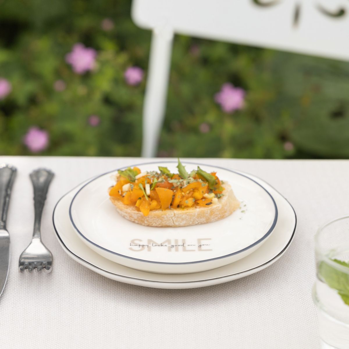 Cake Plate 16cm White/Smile